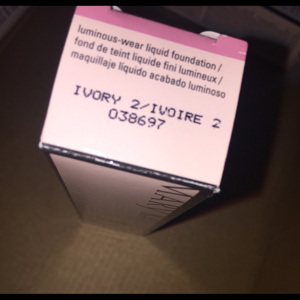Ivory 2 luminous-wear foundation